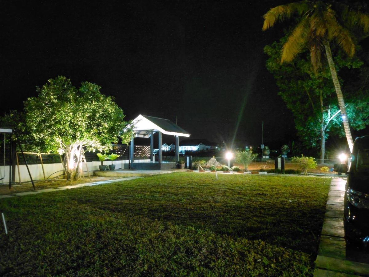 Aleesa Roomstay Pasir Puteh Exteriér fotografie