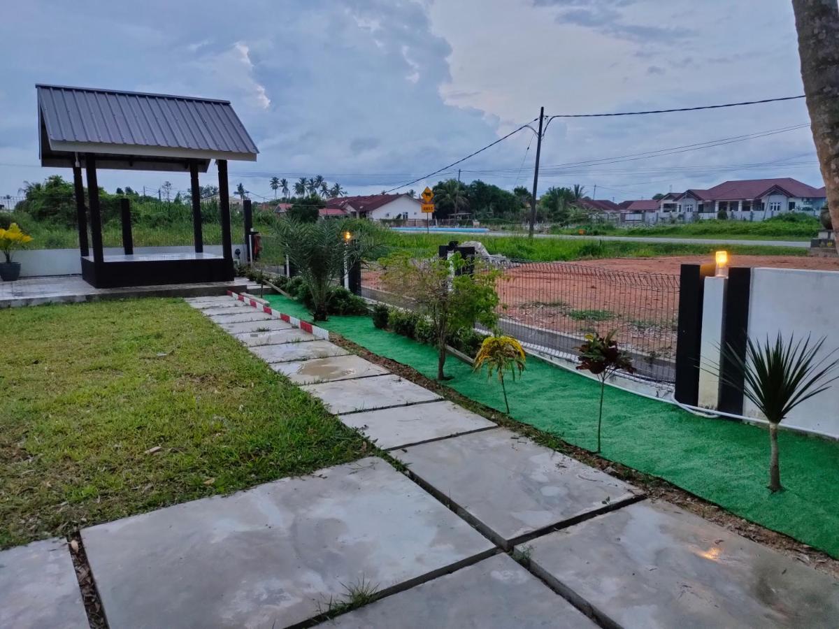 Aleesa Roomstay Pasir Puteh Exteriér fotografie