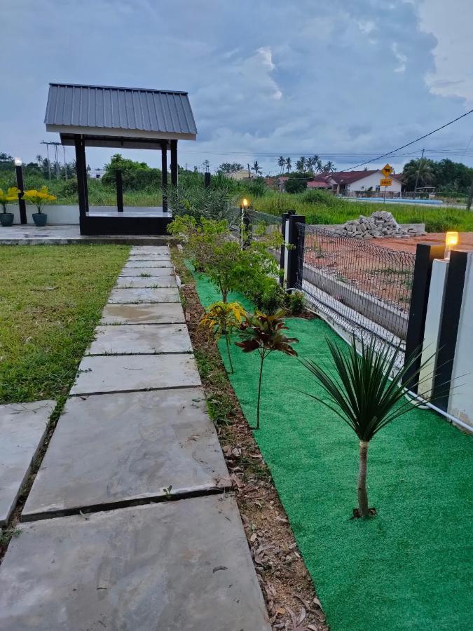 Aleesa Roomstay Pasir Puteh Exteriér fotografie
