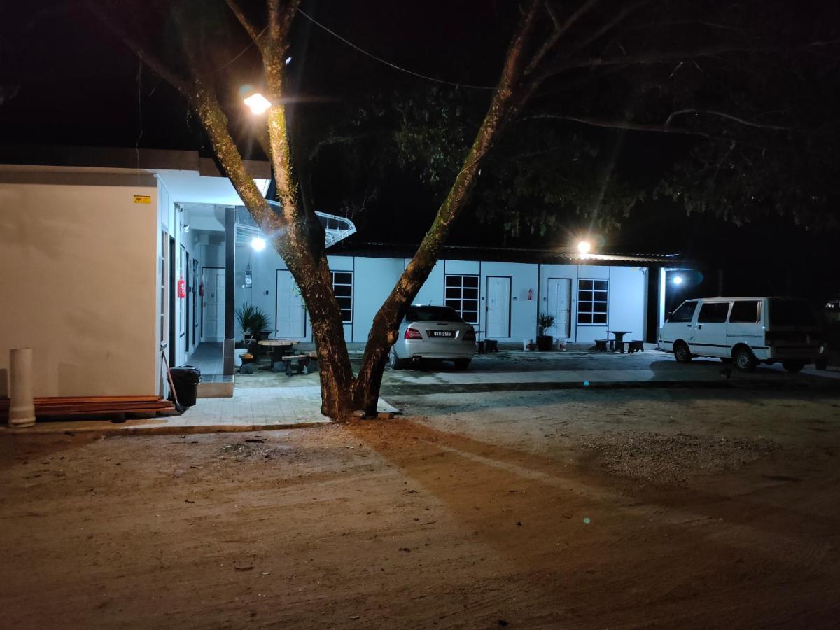Aleesa Roomstay Pasir Puteh Exteriér fotografie