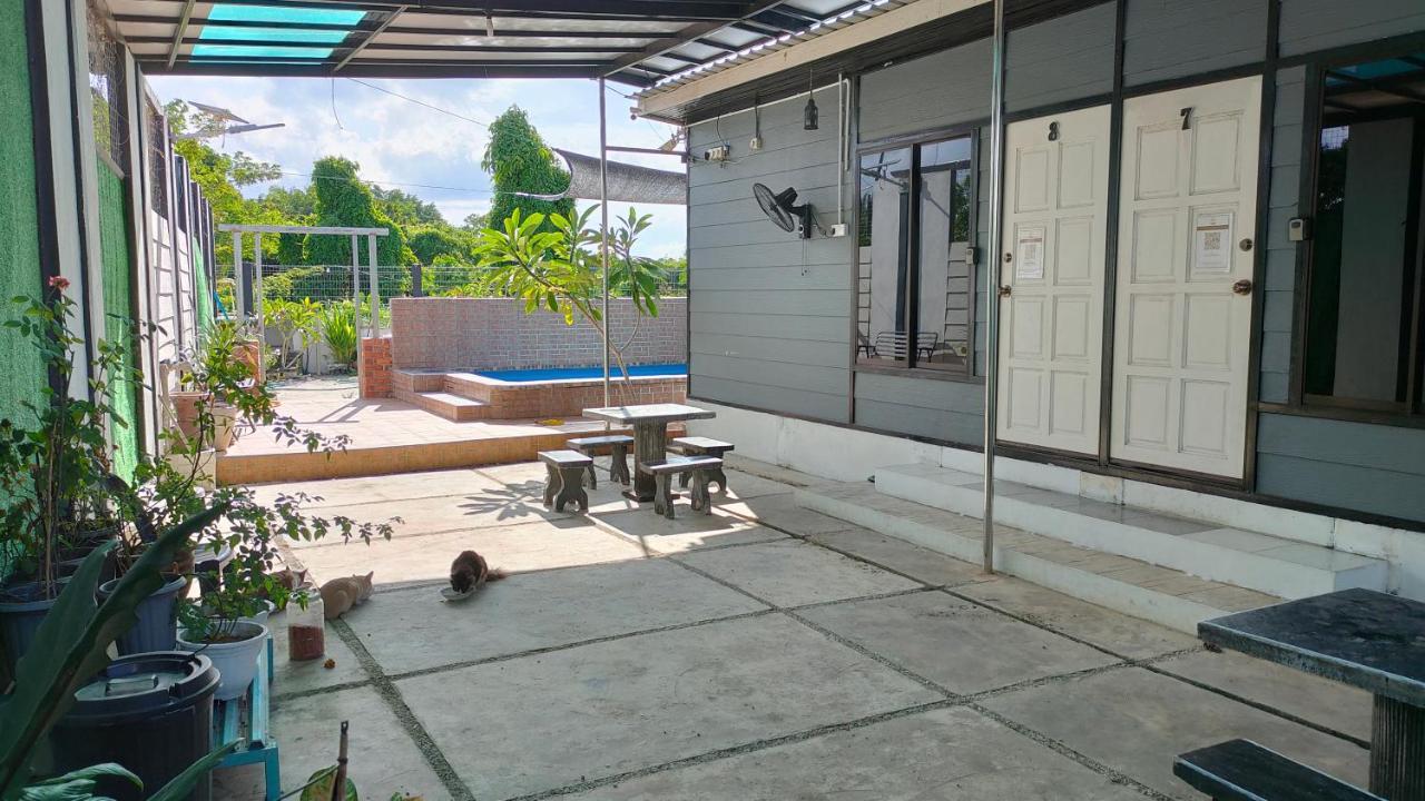 Aleesa Roomstay Pasir Puteh Exteriér fotografie