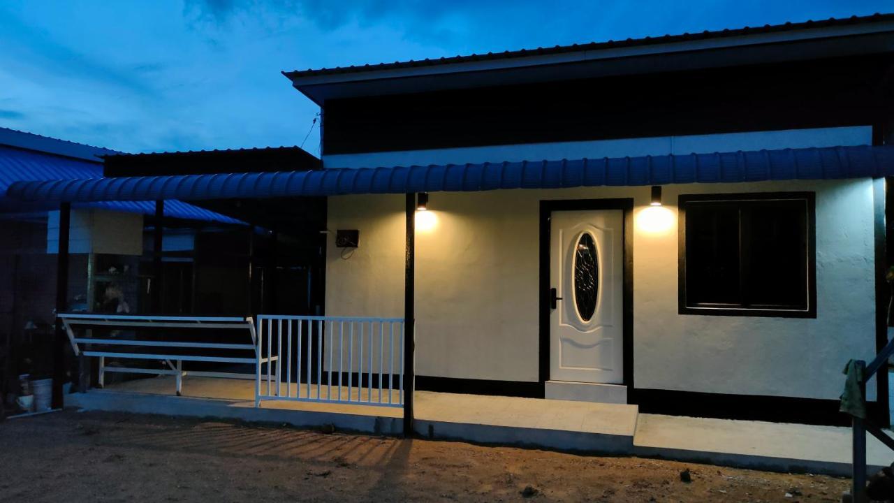 Aleesa Roomstay Pasir Puteh Exteriér fotografie